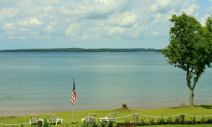 Hartwell House | Lighthouse Cottage Lake Hartwell