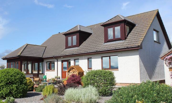 Cromarty Firth Bed & Breakfast | Autumn Gold Plus,Jamie Fraser country, Culloden