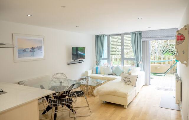 Newquay Apartment | Headland Hideaway, Fistral Beach Newquay, Cornwall
