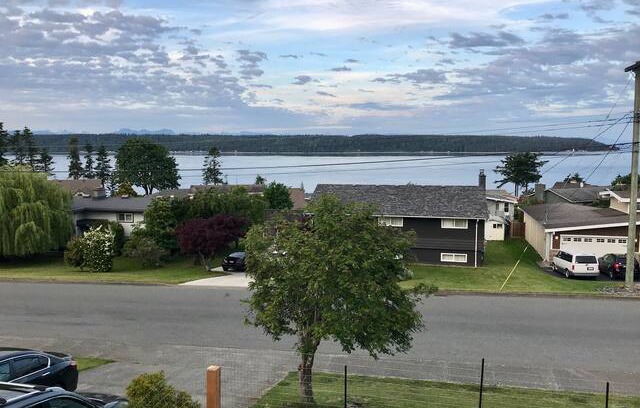 Campbell River House | Dynamic Ocean View kitchenette bachelor suite