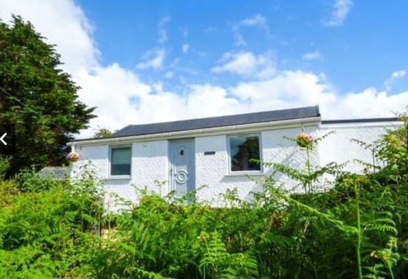 Parkmill Cabin | Rosedale, Quirky Cottage Cottage near 3 Cliffs Bay