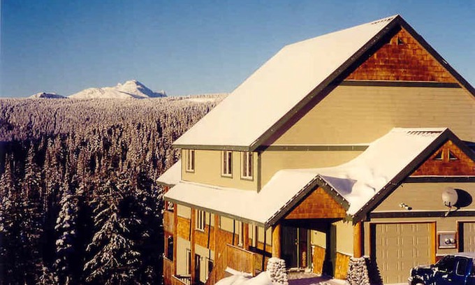 Courtenay Villa | Strathcona Vacation Rental on Mount Washington
