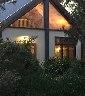 Somers House | Somersea Cottage. Very close to the beach and cafe