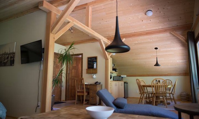 British Columbia Interior Cabin | Wild Roots Farms Guesthouse