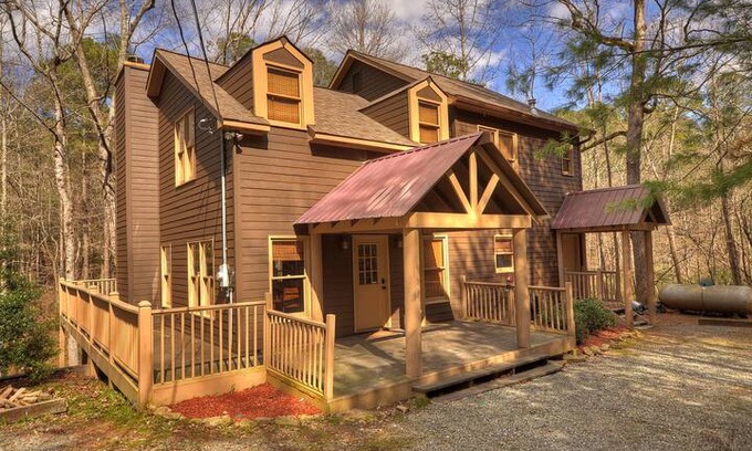 Ellijay Cabin | Clear Creek Cabin is a peaceful and quite 4 bed 2 bath cabin that sits on a mountain stream with pool and ping pong tables.