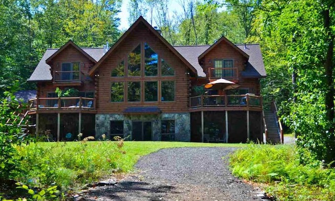 Smallwood House | Lakefront log home w/dock on Swinging Bridge Lake