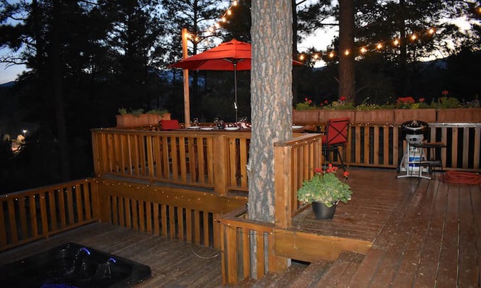 Alto House | BRENTWOOD VIEWS.....Sierra Blanca Views & Pines!