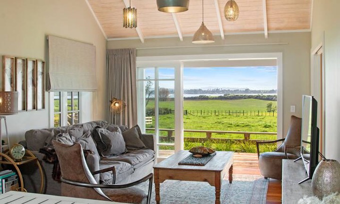 Karaka House | Karaka Seaview Cottage