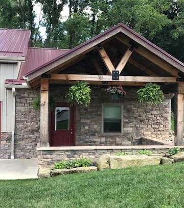 Dundee House | Old Alpine Valley Inn w/Queen Bed in Amish Country