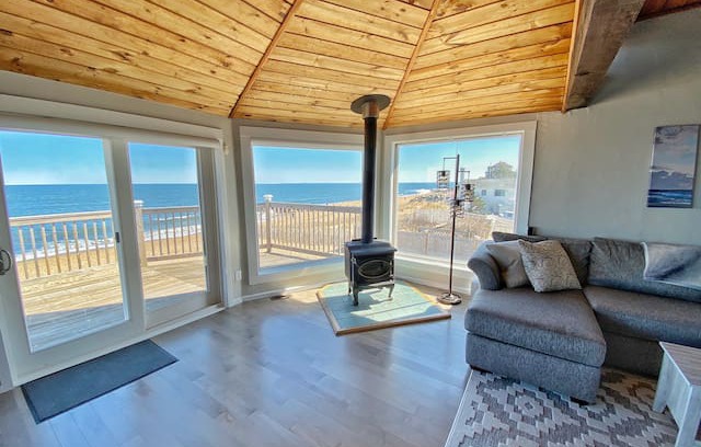 Newbury House | Plum Royale: Plum Is. beachfront w/stunning views