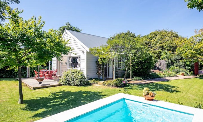 Constantia Cabin | Beautiful Private Constantia Cottage The Appleyard