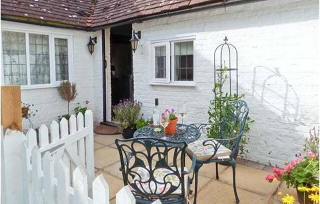 Battle Cabin | Edgewood Cottage, a cosy countryside retreat