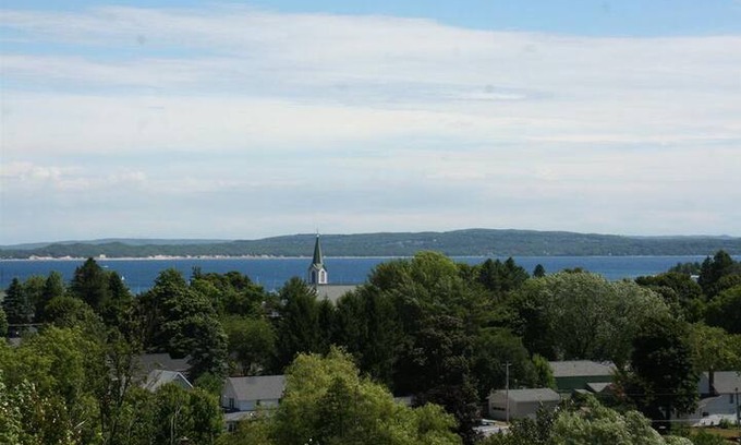 Harbor Springs House | Harbor View Lookout