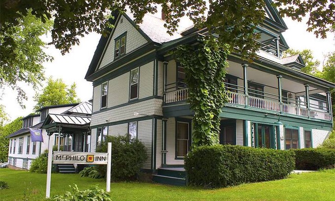 Charlotte Apartment | Mt. Philo Inn: Eclectic kitchen, lake views, park