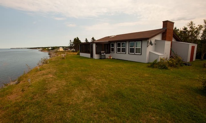 Pictou Cabin | Oceanfront cottage Caribou Island