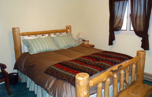 Clyde Park House | Crazy Woman Guest House Clyde Park, MT