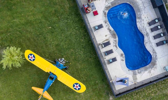 Fayetteville House | The Aviator's Lounge, loft living in the NRG