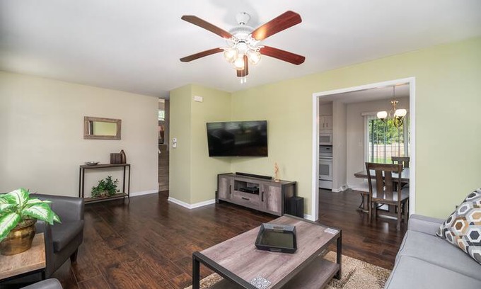 Lisle House | Naperville FHS Rental