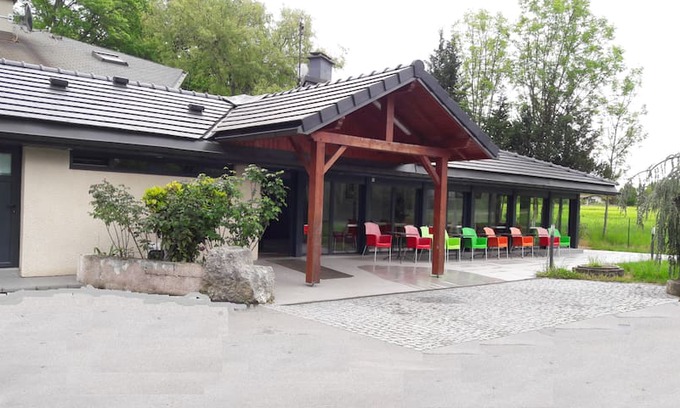 Ornex Bed & Breakfast | HOTEL ORNEX UN GRAND LIT ET DEUX LITS SEPARES