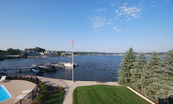 Saugatuck Apartment | Sofi B. Luxury Lake Retreat