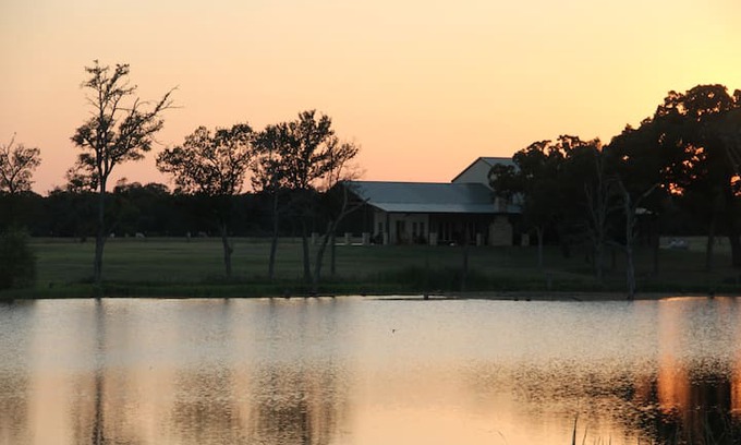 Groesbeck House | Getaway to peaceful Baines Creek Ranch!