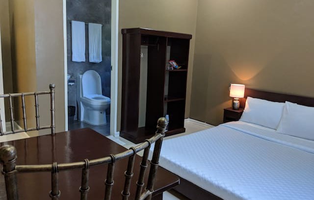 Baybay City Bed & Breakfast | Eddie's Place - King bed 1