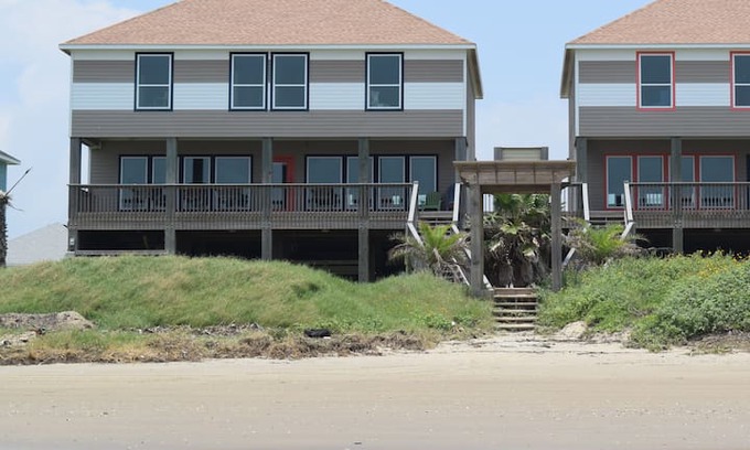 Crystal Beach House | 23 Yards to Sea - BEACHFRONT sleeps 30
