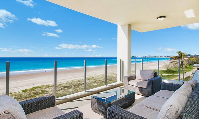 Tugun Apartment | Azure 4 - Absolute Beachfront