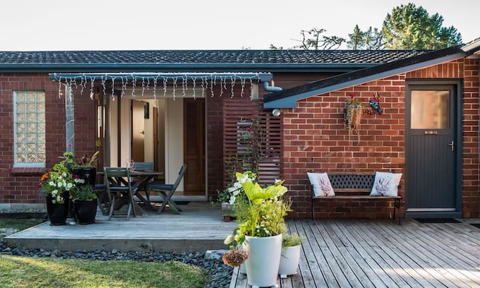 Titirangi House | TITIRANGI CHARMING COTTAGE BNB