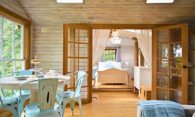 Bainbridge Island Cabin | Froggy Heights - An English Cottage on Bainbridge
