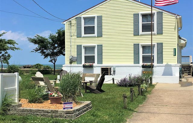 Oak Harbor Cabin | Sunny Disposition - Lake Erie Lakefront!
