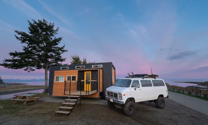 Black Creek House | Big little tiny house by the sea
