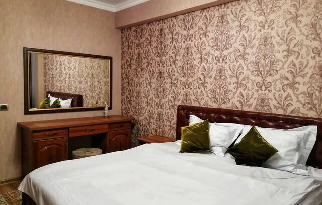 Tractorul Apartment | Isaran Residence 1