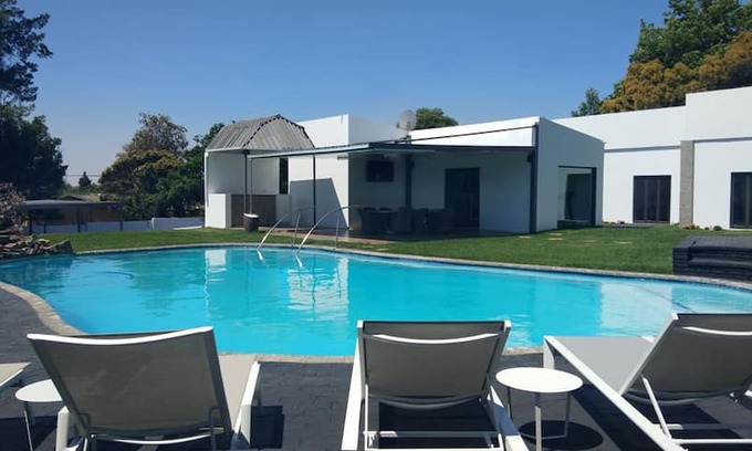 Greater Johannesburg Metropolitan Area Bed & Breakfast | Alicats Place Executive Lodge and Conference