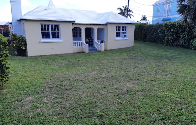 St. George's Cabin | Cozy Stand Alone Cottage with Bermuda Character