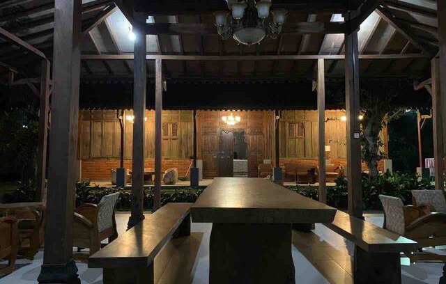 Pakem Villa | Private Villa Menur with a cool and fresh air area