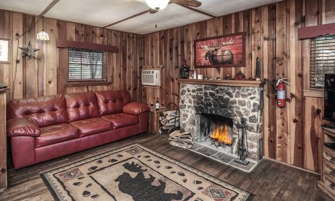 Ruidoso Cabin | Whispering Pine Cabins - Lofty Pines -Comfy cabin