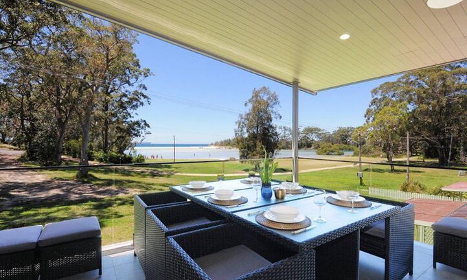 Huskisson House | Water View :: Jervis Bay Rentals