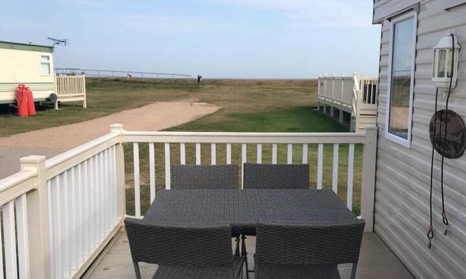 Grimsby Other | Sandy Toes Caravan, Sea View- Dog Friendly