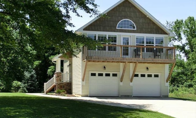 Buford House | Lake Lorelei Retreat