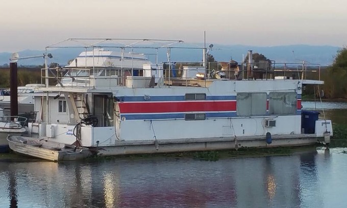 Isleton Boat Rental | Isleton Houseboat