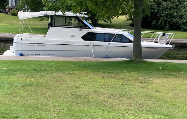 Oakville Boat Rental | Floating AirBnB for Couples on Bronte Marina :-)