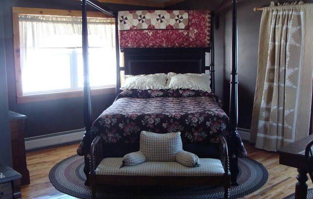 Newport Center Bed & Breakfast | Cliff Haven Farm B&B Chocolate Room