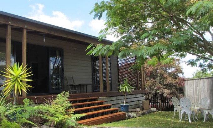 Raglan House | Punawai Raglan Cottage-pet friendly