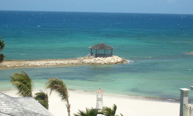 Montego Bay Apartment | Palmyra Resort - Blue Sky Hideaway