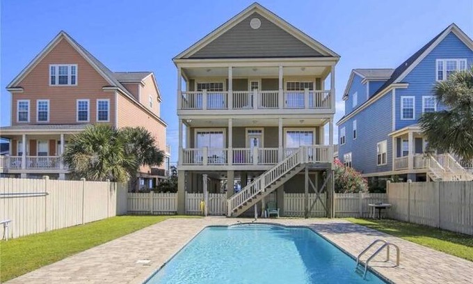 Garden City House | The Sandcastle 6 bedroom/ 5.5 bath sleeps up to 16
