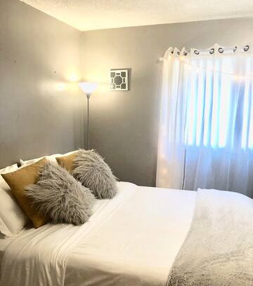 Crenshaw Apartment | Private Apartment, Great Amenities Center of LA!