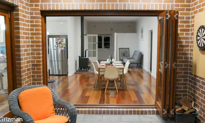 Taree House | Victoria House - Family and pet friendly