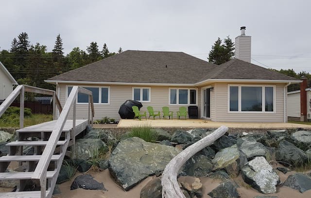 Bathurst Cabin | Youghall Beach Oasis!