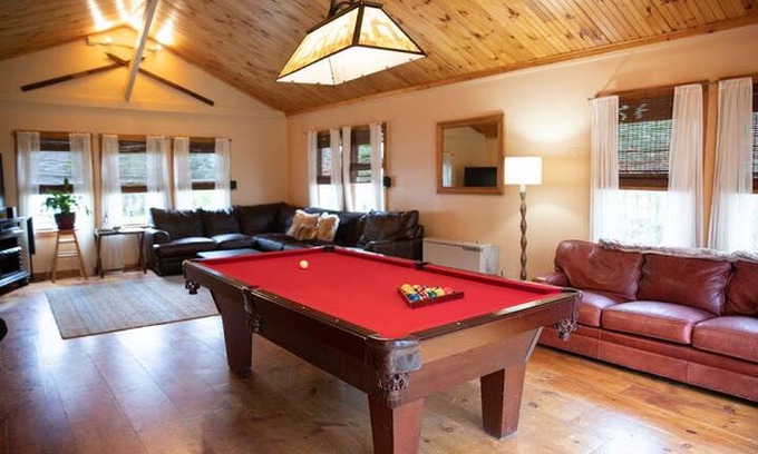 Pittsfield House | The Barn Door Lodge